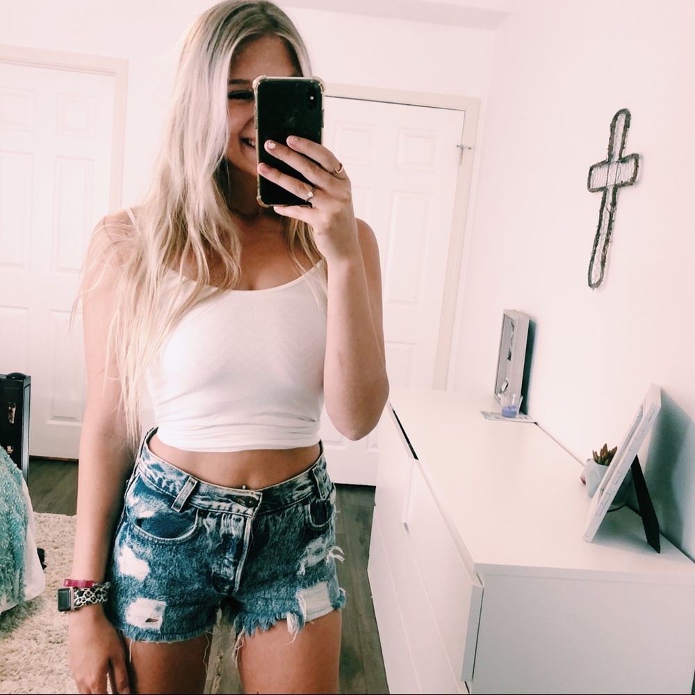 Vintage Levi Distressed Acid Wash Shorts Size 2